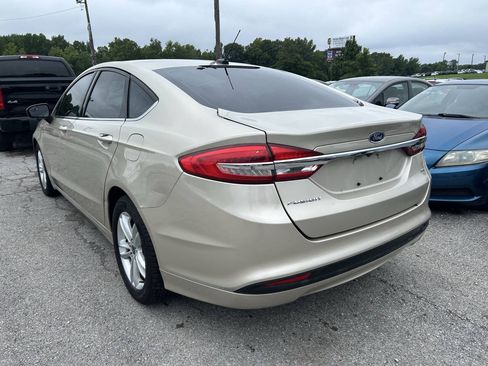 Used 2018 Ford Fusion SE FWD image 3