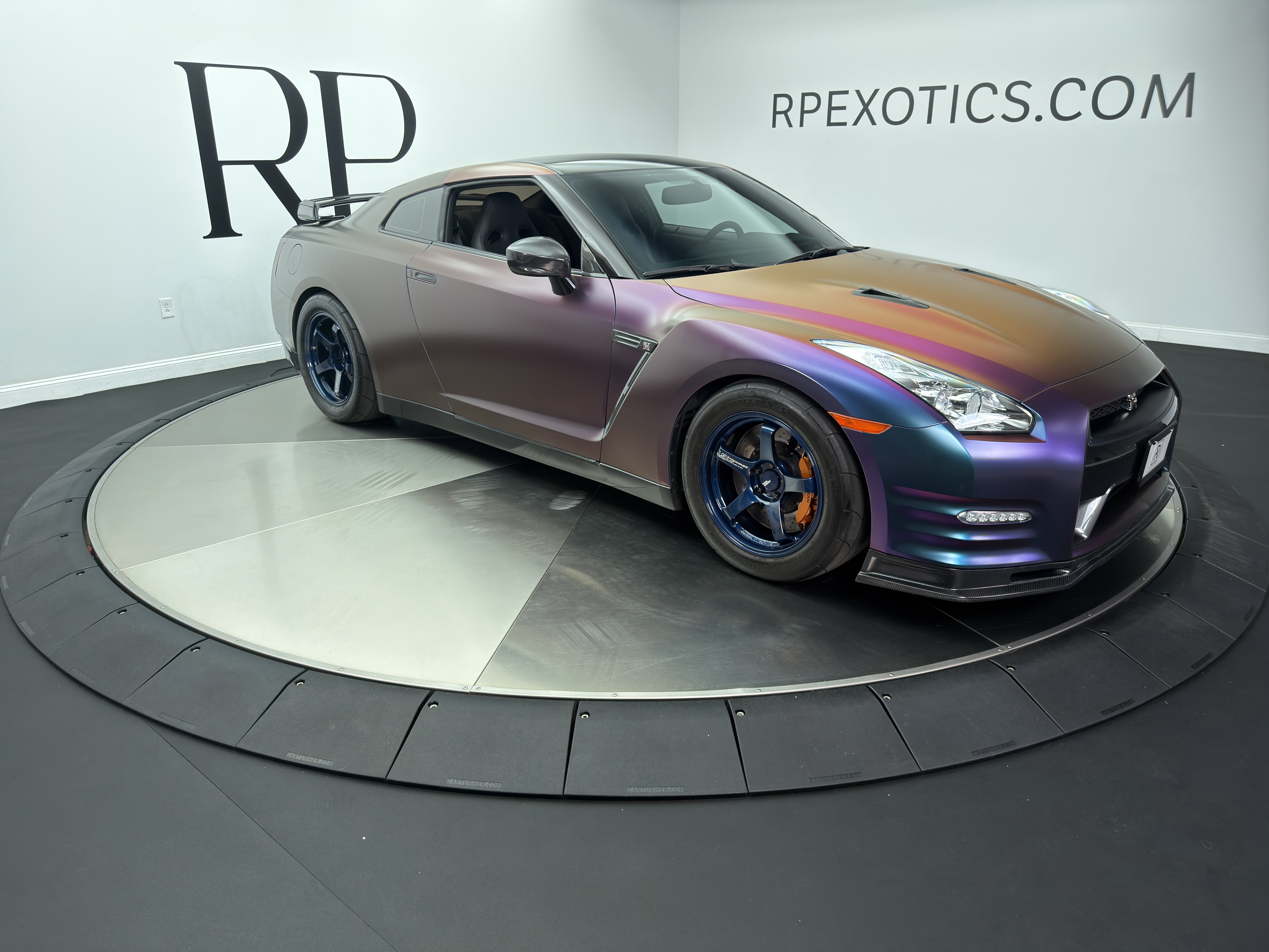 Used 2013 Nissan GT-R Premium AWD/4WD image 8