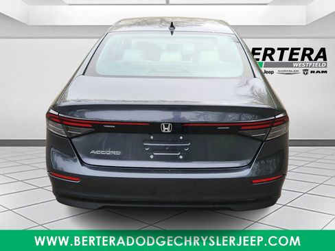 Used 2023 Honda Accord EX image 5