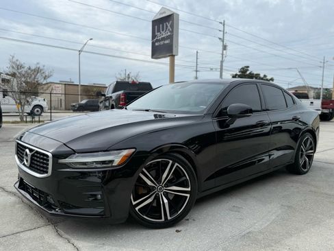 Used 2019 Volvo S60 T5 R-Design image 1