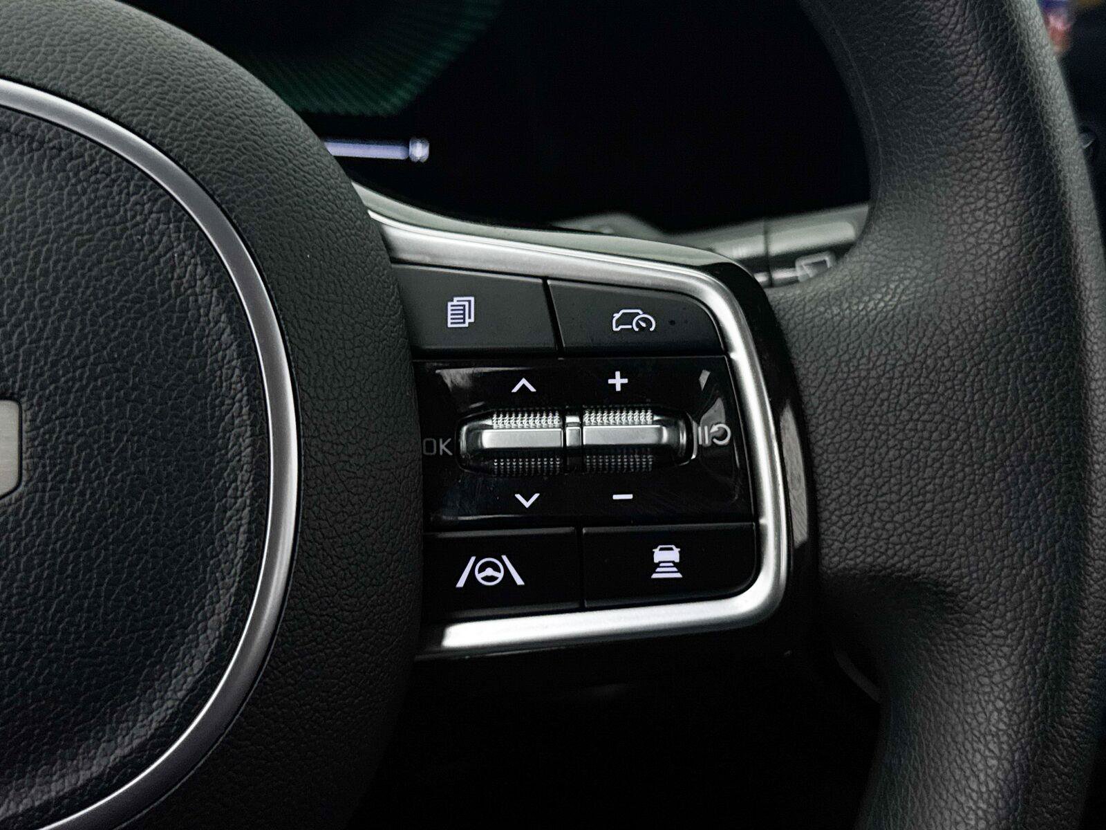 Used 2025 Kia Sorento LX FWD image 34