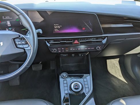 Certified 2023 Kia Niro EX image 18
