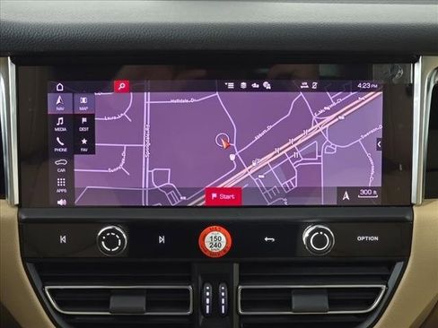 Certified 2025 Porsche Macan image 18