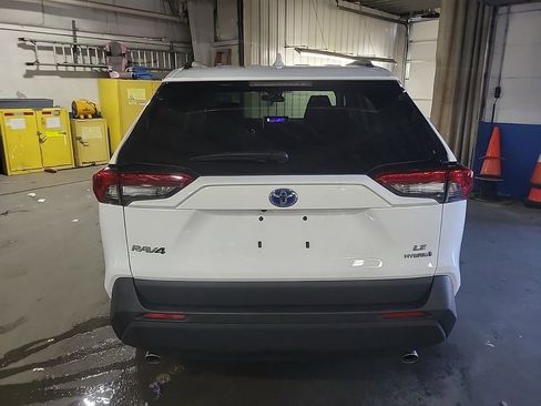 Used 2024 Toyota RAV4 LE AWD/4WD image 3