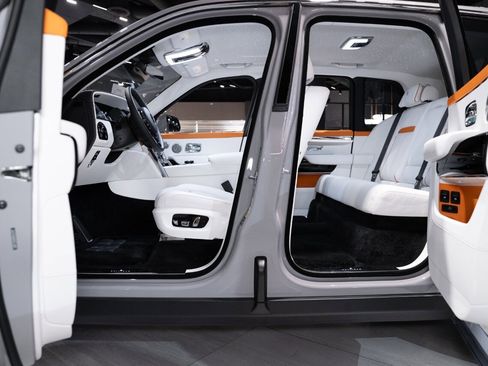 Used 2023 Rolls-Royce Cullinan w/ Cullinan Package image 23