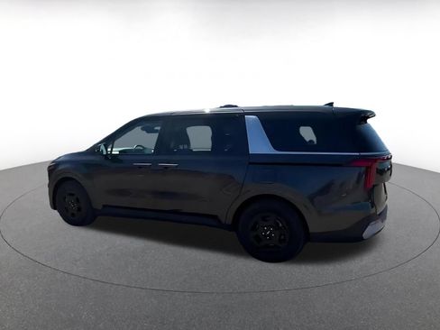 Used 2026 Kia Carnival FWD image 10