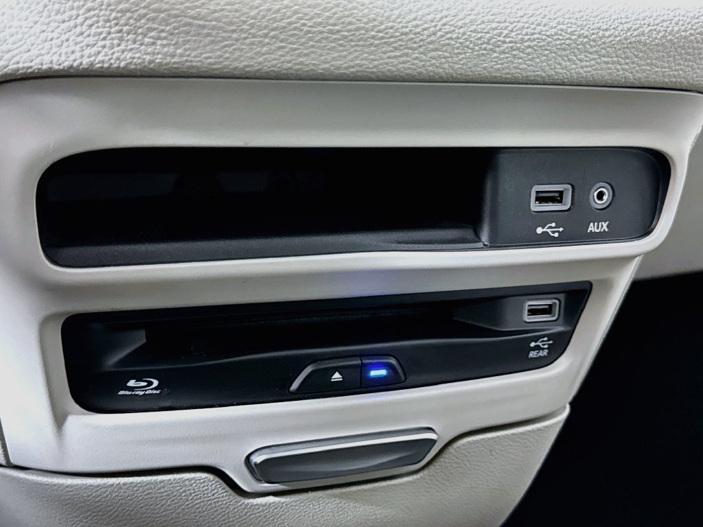 Used 2017 Chrysler Pacifica Limited FWD image 21