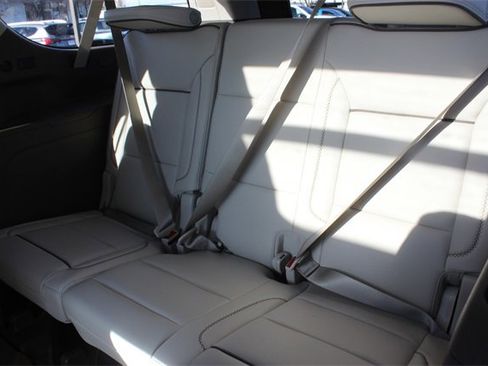 Used 2024 GMC Yukon XL Denali w/ Denali Reserve Package image 21