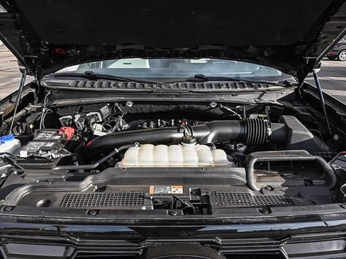 Certified 2025 Ford Expedition Platinum w/ Driver's Package AWD/4WD image 32