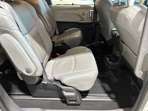 Used 2023 Toyota Sienna Limited AWD/4WD image 17