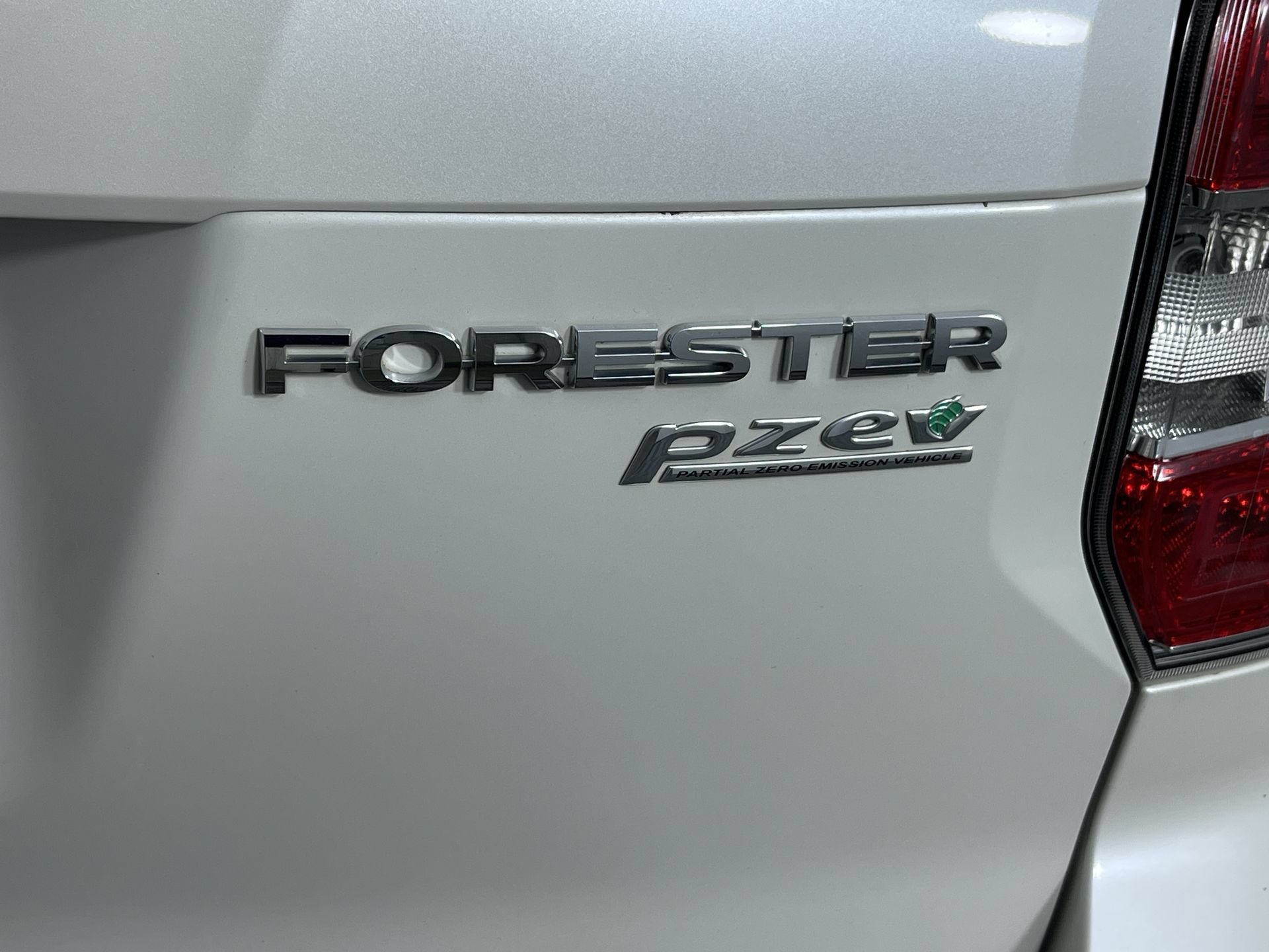 Used 2015 Subaru Forester 2.5i Premium w/ All-Weather Package AWD/4WD image 22