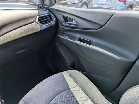 Used 2022 Chevrolet Equinox LT FWD image 17