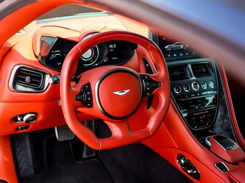 Used 2019 Aston Martin DBS Superleggera RWD image 11