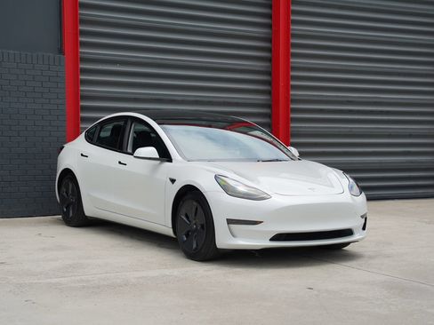 Used 2023 Tesla Model 3 Standard Range RWD image 7