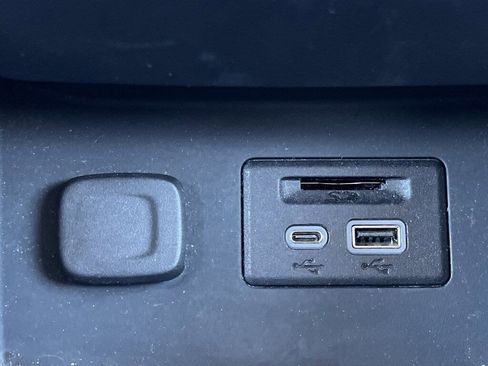 Used 2023 GMC Acadia SLT image 6