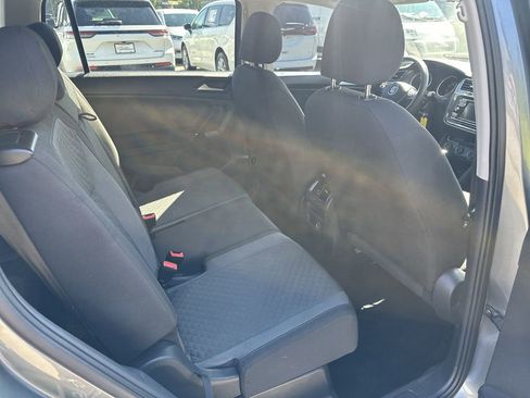 Used 2018 Volkswagen Tiguan S image 33