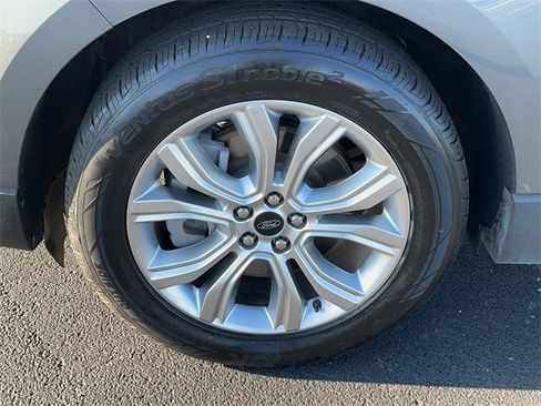 Used 2024 Ford Edge Titanium image 9