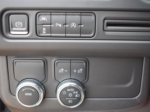 Used 2023 GMC Yukon XL SLE w/ Gmc Pro Safety Plus Package RWD image 32