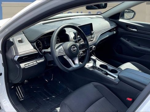 Used 2025 Nissan Altima 2.5 SV FWD image 19
