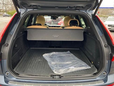 Used 2019 Volvo XC60 T5 Momentum w/ Multimedia Package image 9