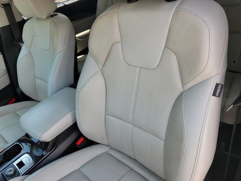 Used 2024 Kia Telluride EX w/ EX Captain's Chair Package FWD image 6