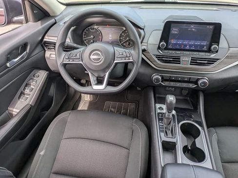 Used 2024 Nissan Altima 2.5 SV image 16