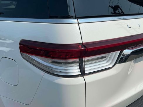 Used 2023 Lincoln Navigator Reserve AWD/4WD image 9