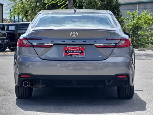 Used 2025 Toyota Camry SE FWD image 4