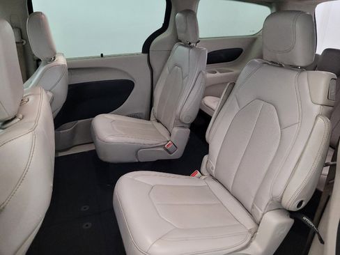 Used 2021 Chrysler Voyager Lxi FWD image 18