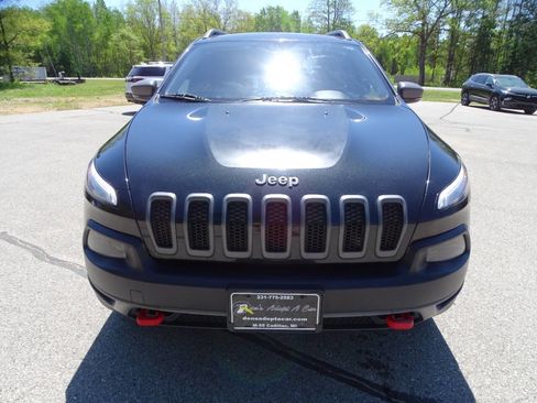 Used 2015 Jeep Cherokee Trailhawk w/ Leather Interior Group AWD/4WD image 4
