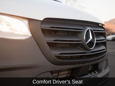 Used 2025 Mercedes-Benz Sprinter 2500 image 18