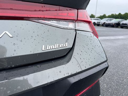 Used 2024 Hyundai Elantra Limited FWD image 5