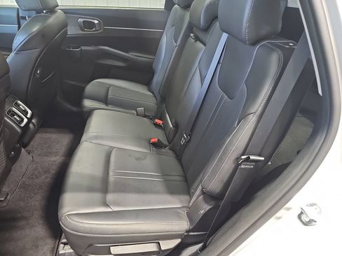 Used 2023 Kia Sorento S w/ Panoramic Sunroof Package AWD/4WD image 13