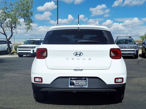 New 2026 Hyundai Venue SEL FWD image 5