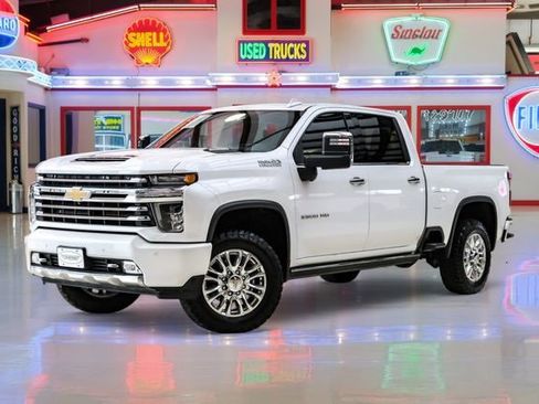 Used 2023 Chevrolet Silverado 2500 High Country w/ Z71 Off-Road Package image 2