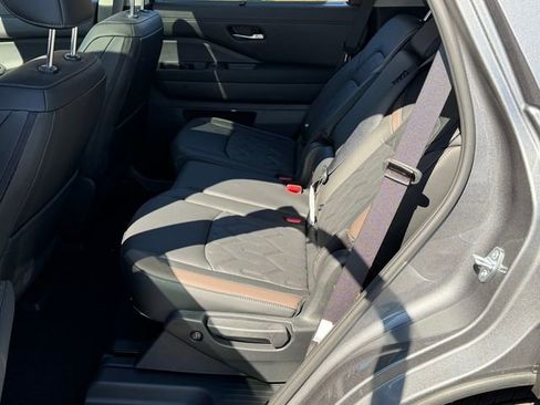 New 2026 Nissan Pathfinder Platinum FWD image 21