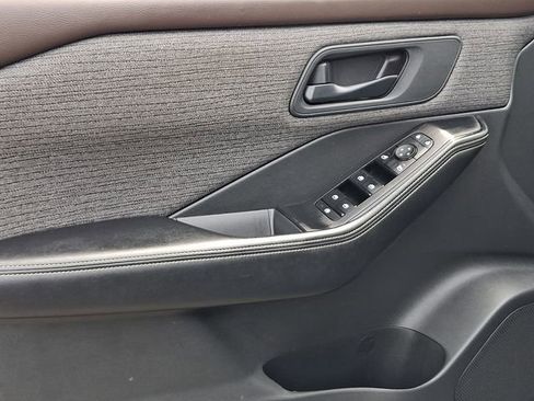 Used 2021 Nissan Rogue S AWD/4WD image 21