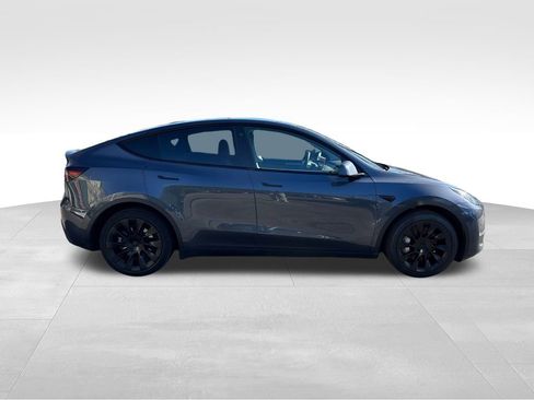 Used 2023 Tesla Model Y Long Range image 8