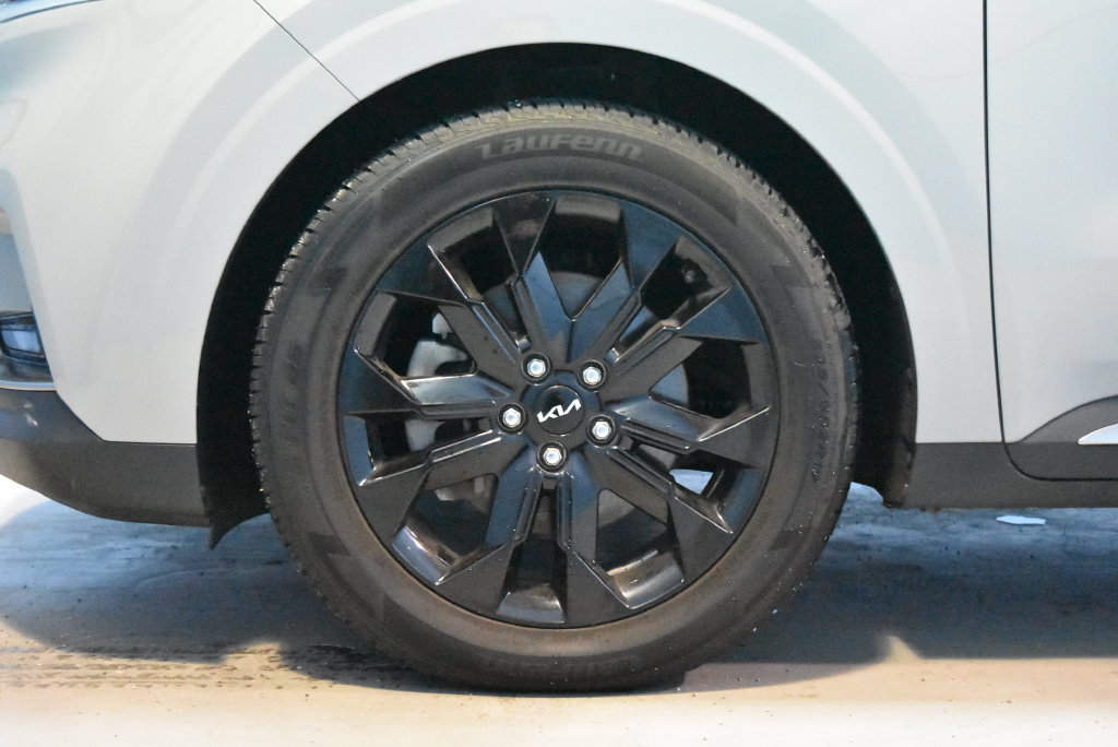 Used 2024 Kia Carnival SX FWD image 27