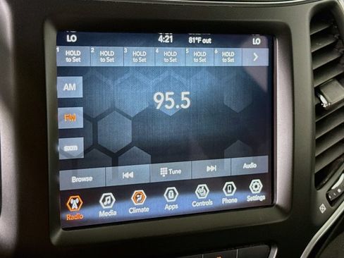 Used 2021 Jeep Cherokee Latitude Lux w/ Sun & Sound Group AWD/4WD image 8