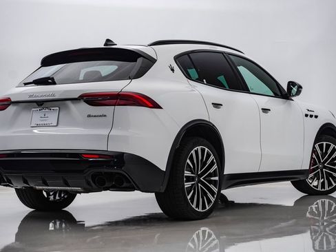 Certified 2025 Maserati Grecale Modena AWD/4WD image 9