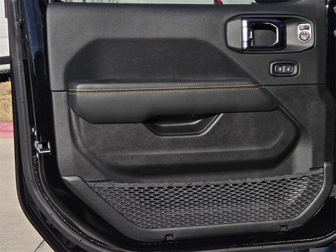 New 2025 Jeep Gladiator Sport image 16