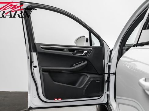 Used 2022 Porsche Macan S image 18