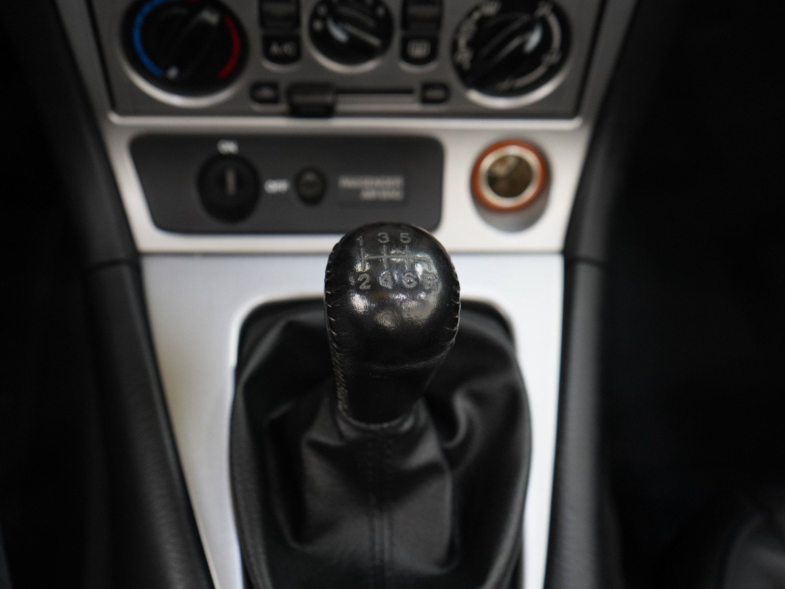 Used 2005 MAZDA MX-5 Miata LS w/ Sports Look Appearance Pkg RWD image 18