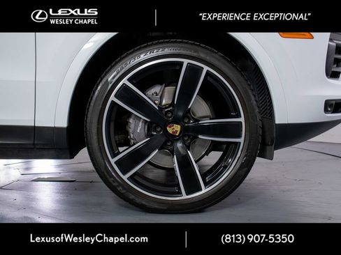 Used 2023 Porsche Cayenne AWD/4WD image 4