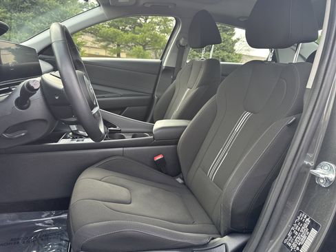 Used 2024 Hyundai Elantra SEL w/ Convenience Package image 16