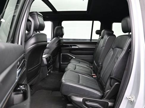 Certified 2024 Jeep Wagoneer Series II AWD/4WD image 23
