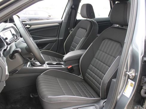 Certified 2024 Volkswagen Jetta Sport image 7