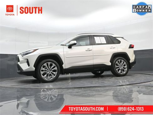 Used 2022 Toyota RAV4 XLE Premium image 37
