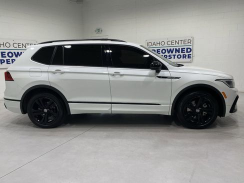 Used 2023 Volkswagen Tiguan SE R-Line image 9